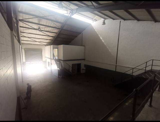 1,037M² WAREHOUSE TO LET IN AIRPORT INDUSTRIA
